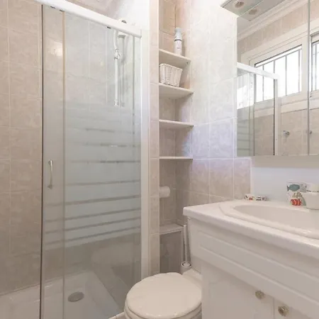 Апартаменты Le Bella Avec Balcon Ideal Pour Evasion A Deux, Au Calme Et Proche Du Centre-ville Канны