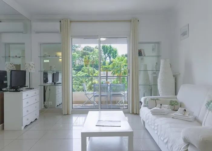 Le Bella Avec Balcon Ideal Pour Evasion A Deux, Au Calme Et Proche Du Centre-ville *